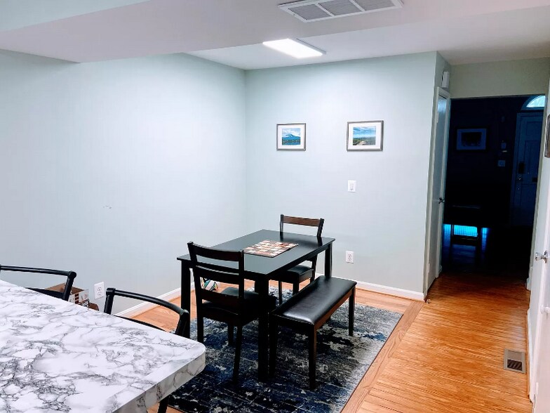 Building Photo - 1059 W Barre St