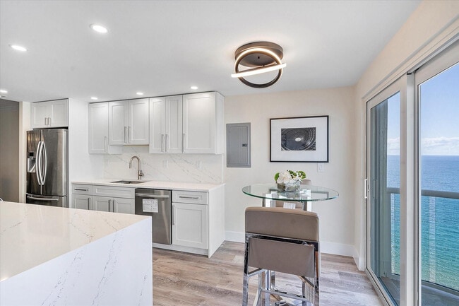 Building Photo - 3400 Galt Ocean Dr