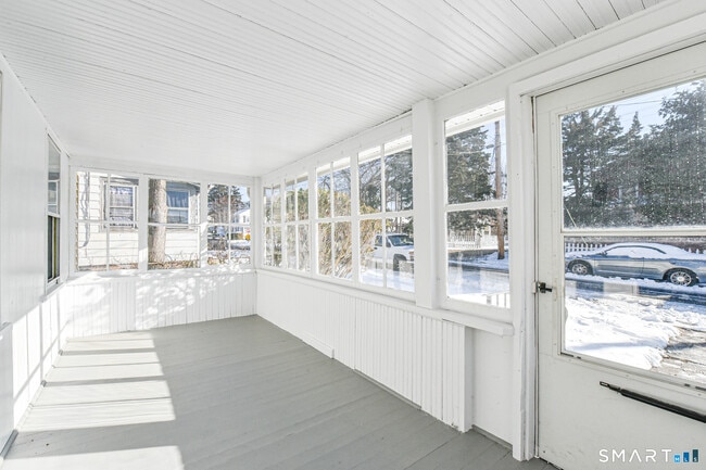 Building Photo - 6 Springdale St