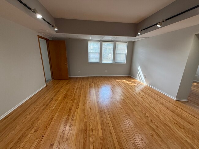 Building Photo - 4901 N Christiana Ave
