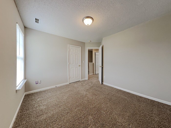 Building Photo - 7115 Lowen Rd