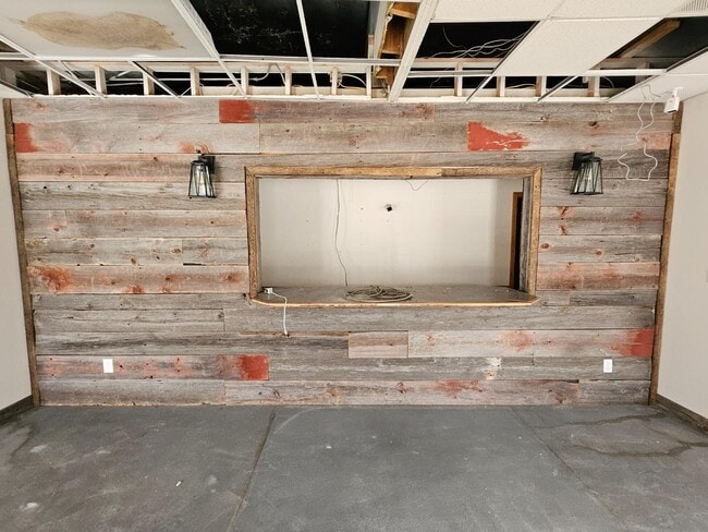 Building Photo - 1525 University Ave