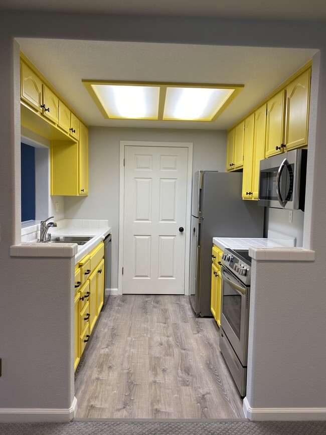 Kitchen - 5926 Eastman Lake Dr