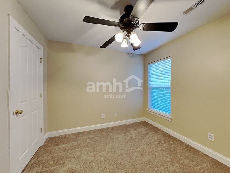 Building Photo - 15701 Seafield Ln