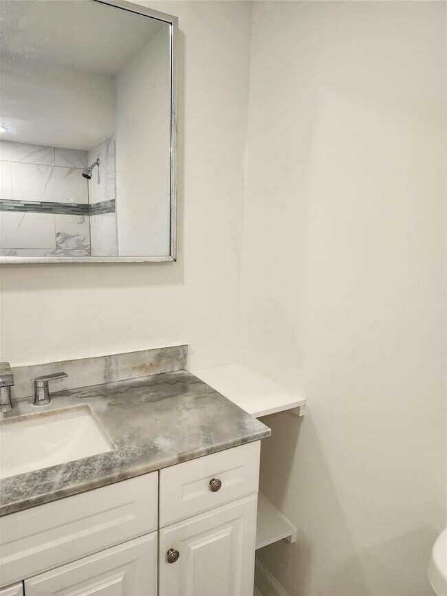 Building Photo - 2944 E Missionwood Ln