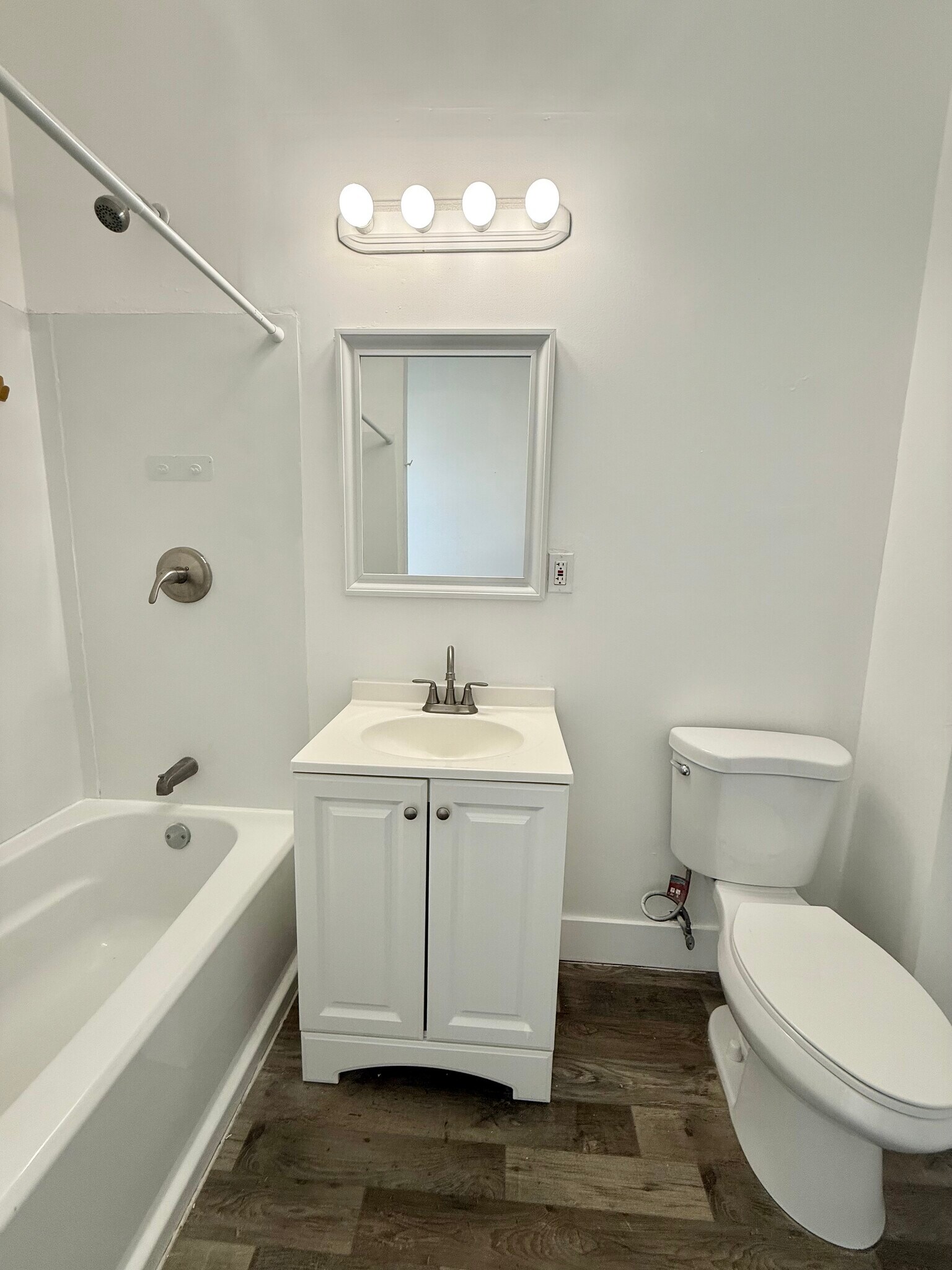 Building Photo - 73 Saratoga Ave