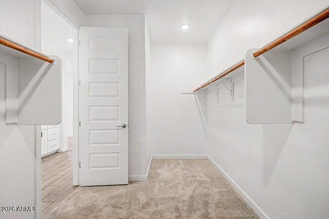 Building Photo - 670 S Owl Dr