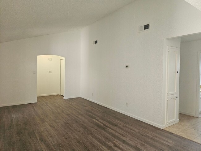 Building Photo - 6823 Grass Valley Dr