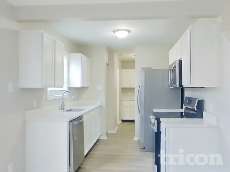 Building Photo - 10875 Grace Dr