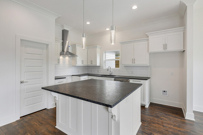 Building Photo - 6843 Kodiak Dr