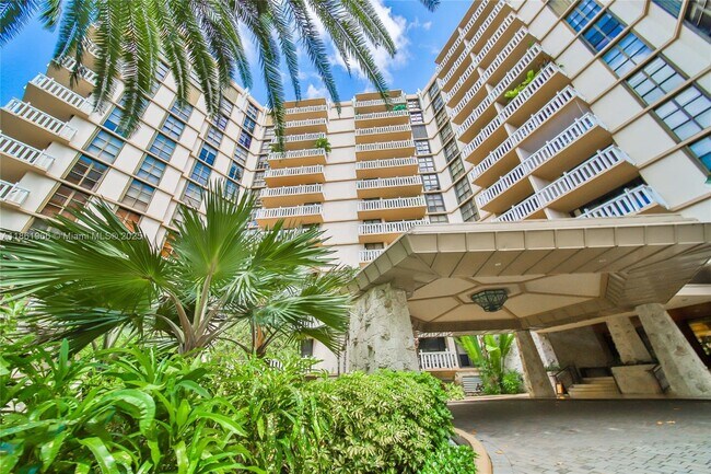 Building Photo - 1121 Crandon Blvd