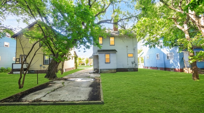 Building Photo - 13721 Diana Ave