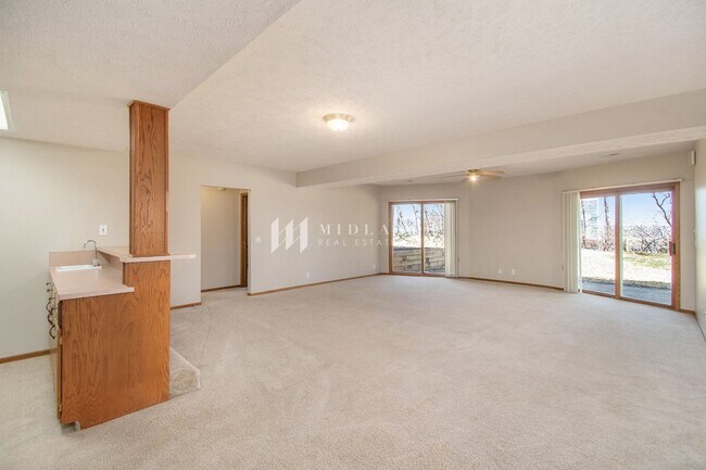 Building Photo - Castle Ridge 5 Bedroom Ranch