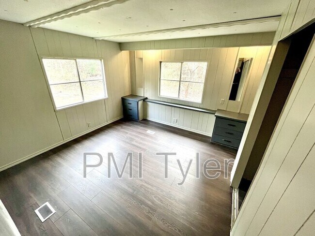 Building Photo - 9049 County Rd 427