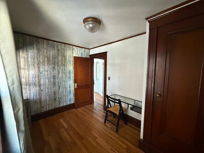 Building Photo - 135 Mills St