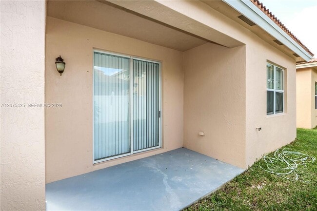 Building Photo - 3955 NE 11th Dr