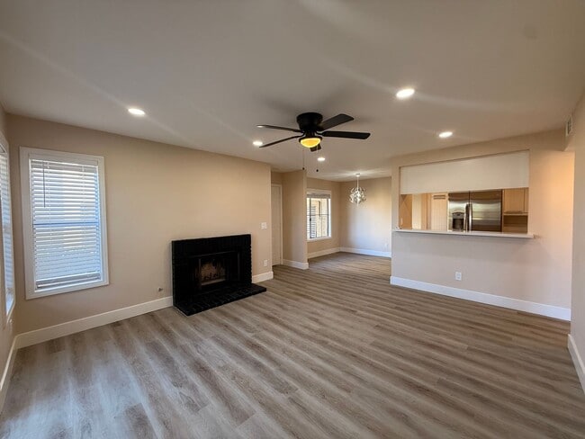 Building Photo - Bright 2BR/2BA Condo with Reserved Parking...