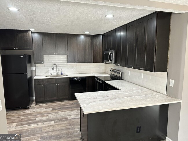 Building Photo - 1545 Gaylor Dr SE