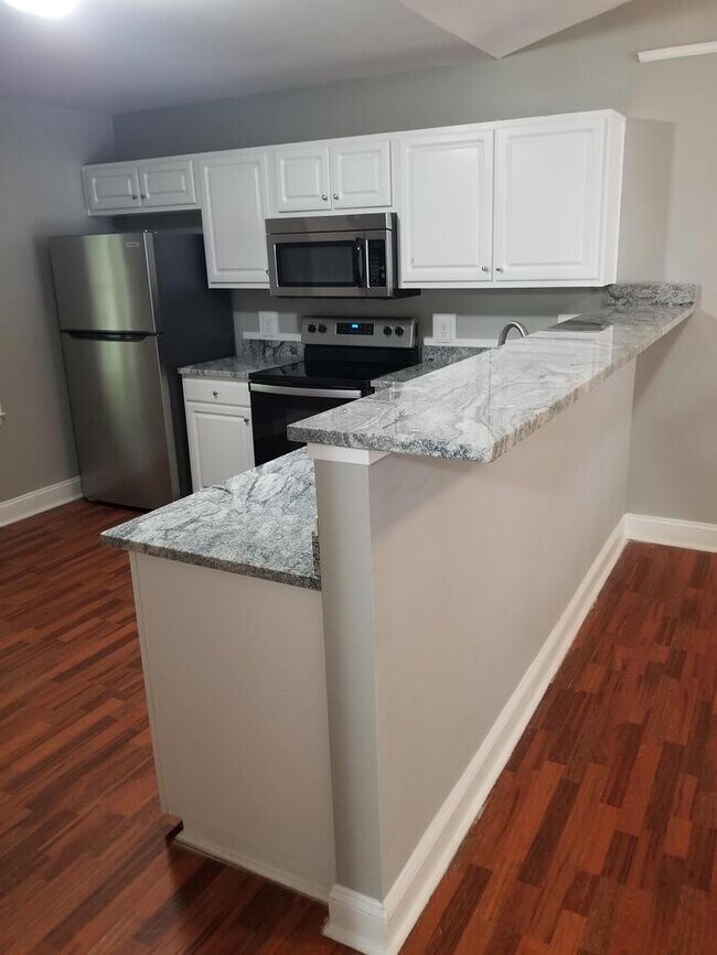 Building Photo - 557 Rustwood Dr