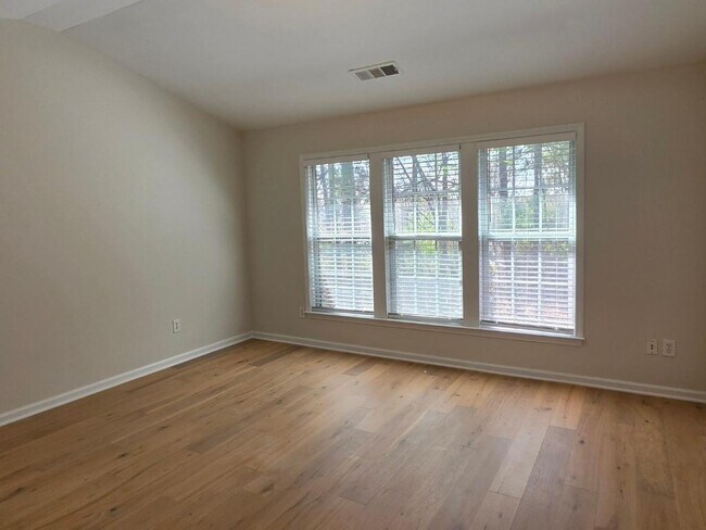 Building Photo - 2378 Fairlie Dr