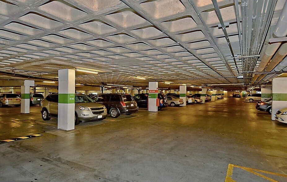 Building Photo - 3701 S George Mason Dr