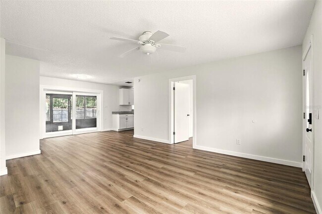 Building Photo - 102 Ventura Dr