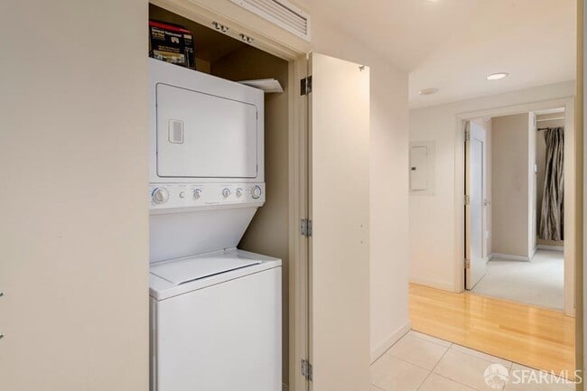 Building Photo - 355 1st St