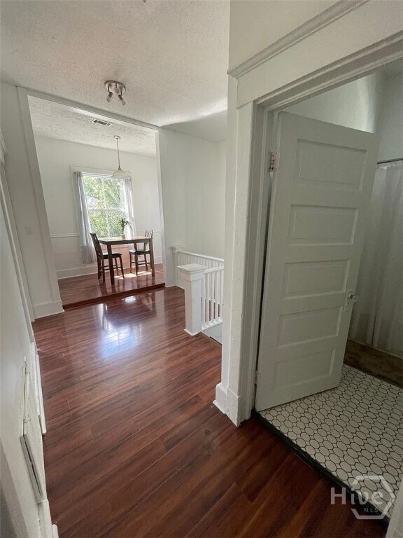 Building Photo - 2206 Barnard St