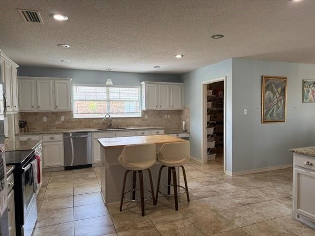 Building Photo - 9580 Estate Dr