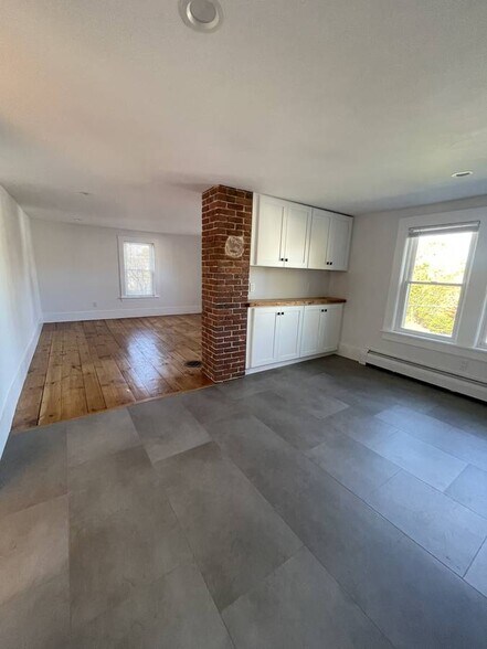 Building Photo - 13 Middle St