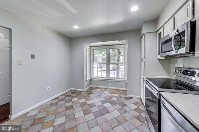 Building Photo - 3027 Mozart Dr