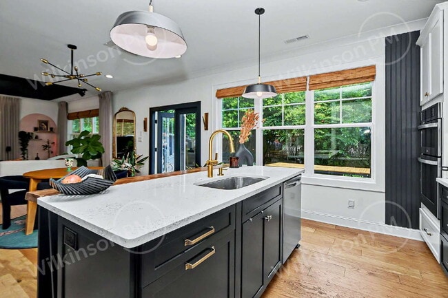 Building Photo - Luxurious & Upscale 3Br/2.5Bth, Perfect for Corporate Relocation, Professional Athlete, Successfu...