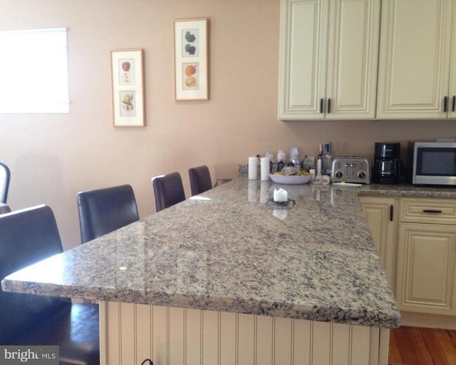 Building Photo - 7103 Ventnor Ave