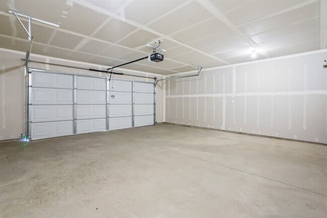 Building Photo - 10390 Crystal Ridge Dr