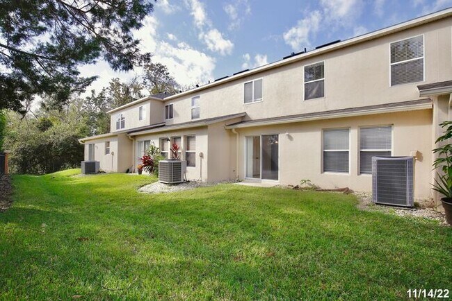 Building Photo - Beautiful 3/2.5 Spacious Townhome with a 2...