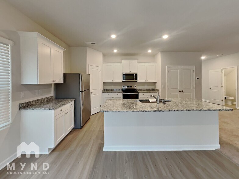 Building Photo - 104 Everglade Wy