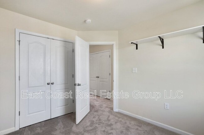 Building Photo - 15 Britania Ct
