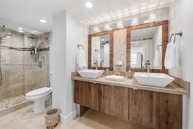 Building Photo - 1149 Hillsboro Mile