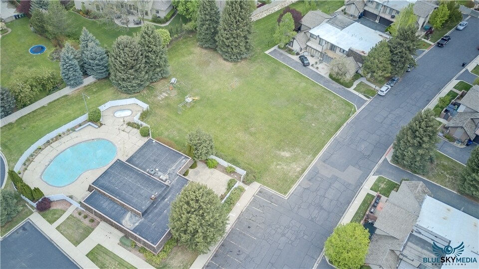 Building Photo - 3440 Brookside Dr.
