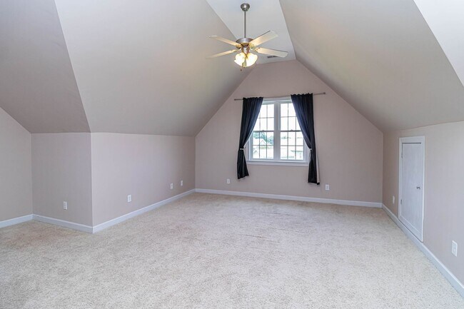 Building Photo - 109 Willow Pond Dr