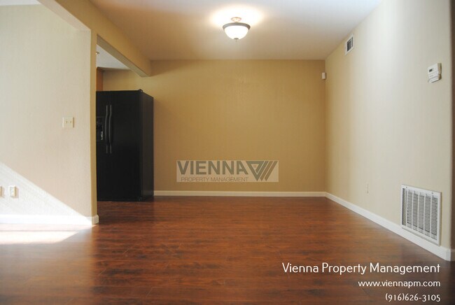 Building Photo - Fair Oaks Condo