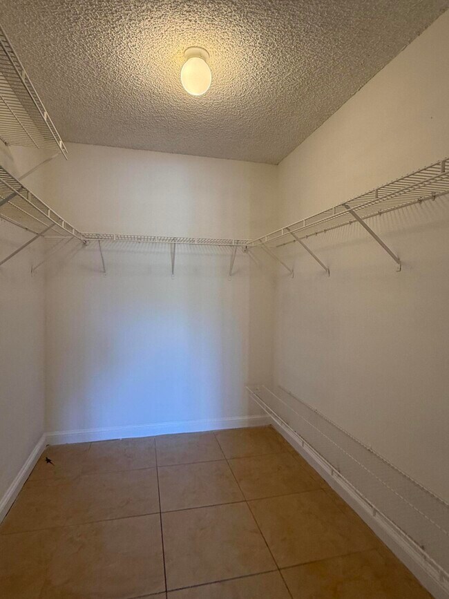 Building Photo - 7640 Westwood Dr