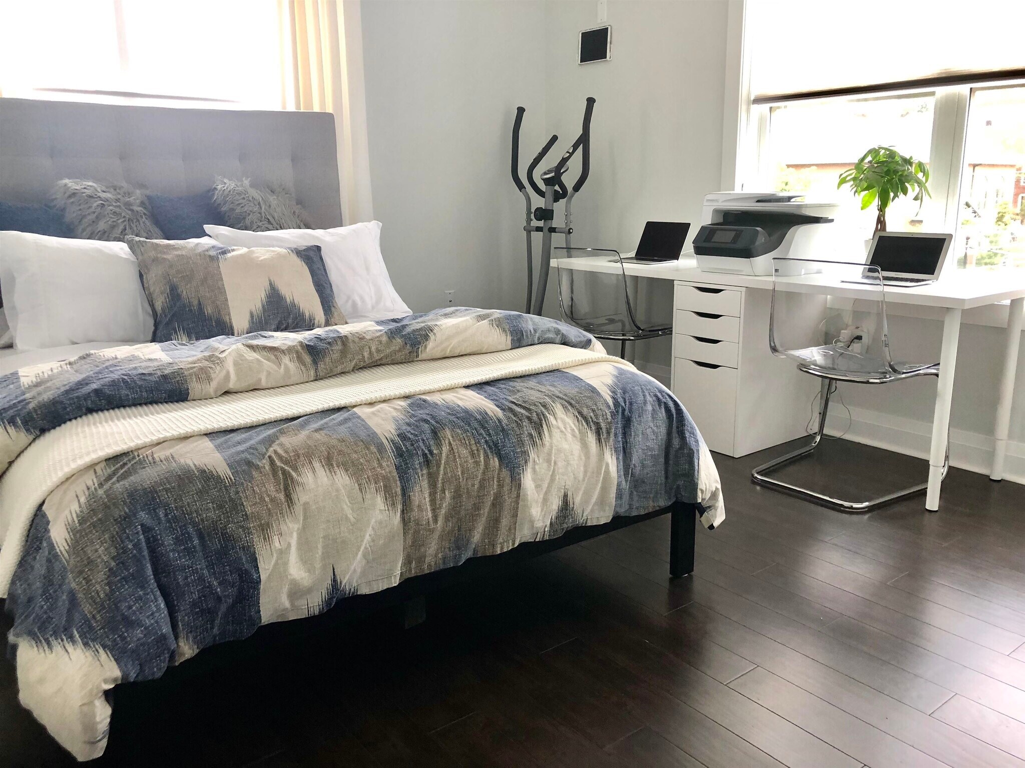 Building Photo - 1901 Summit Ave