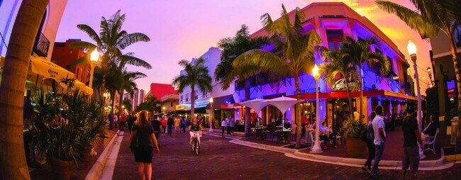 Building Photo - 2104 W First St