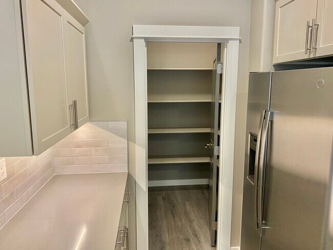 Building Photo - 61357 SE Matthew St