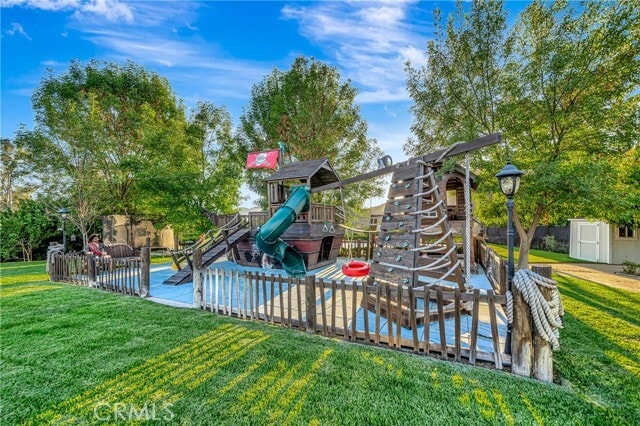 Building Photo - 2037 Delphine Ln
