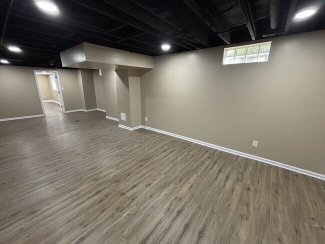 Building Photo - 346 Richard Gordon Hatcher Blvd
