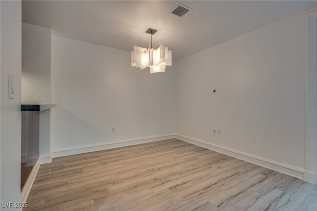 Building Photo - 2700 S Las Vegas Blvd