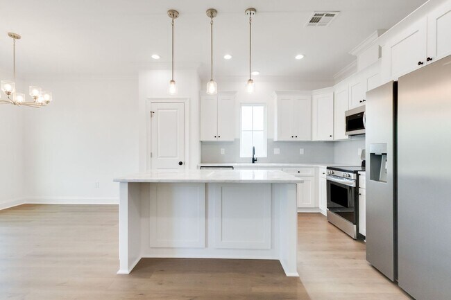 Building Photo - 204 Benson Grove