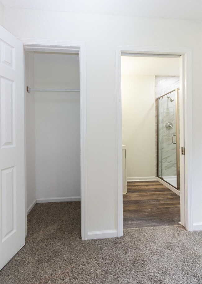 Building Photo - 231 Maple St